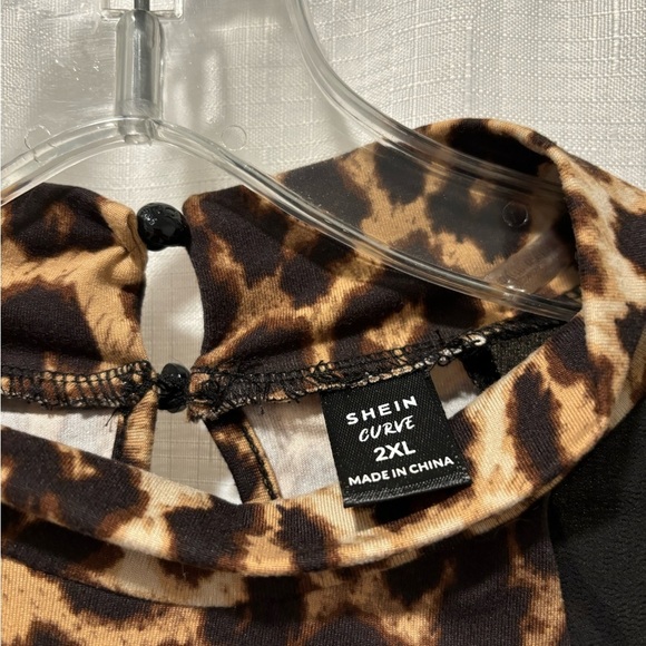 Women’s SHEIN Clasi Plus Leopard Print Mock Neck Lantern Sleeve Top Size… - Picture 3 of 11